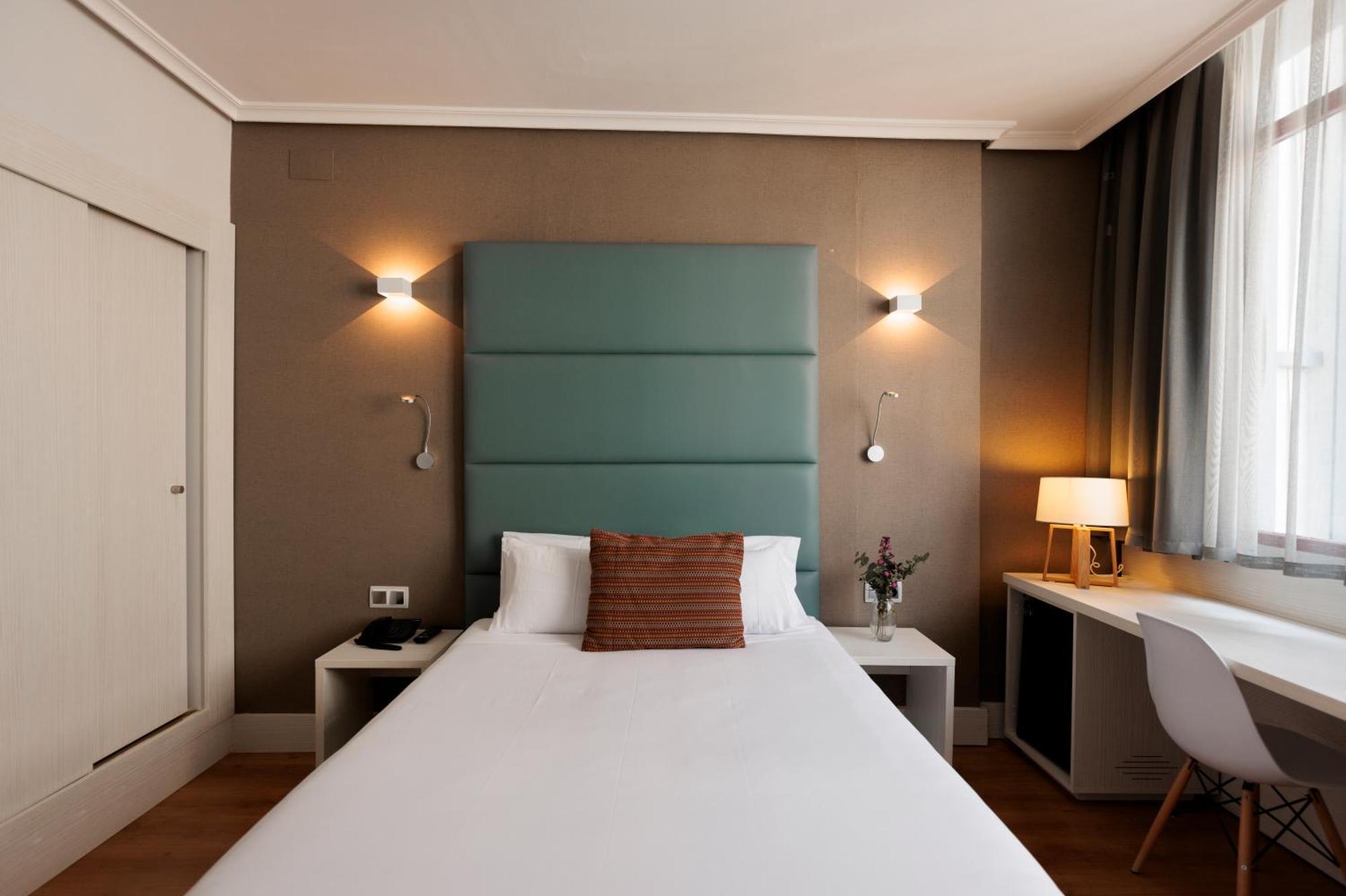Hotel Pax 과달라야라 외부 사진